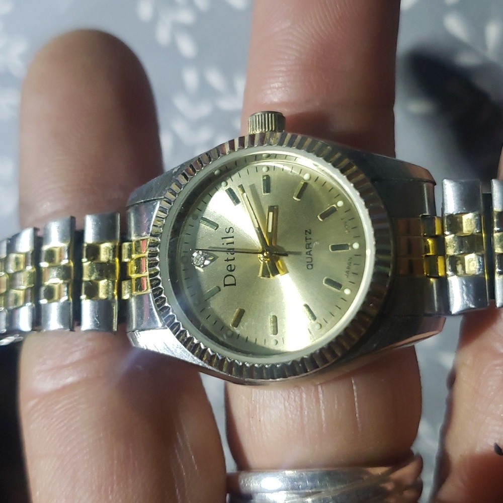 Details woman's diamond watch